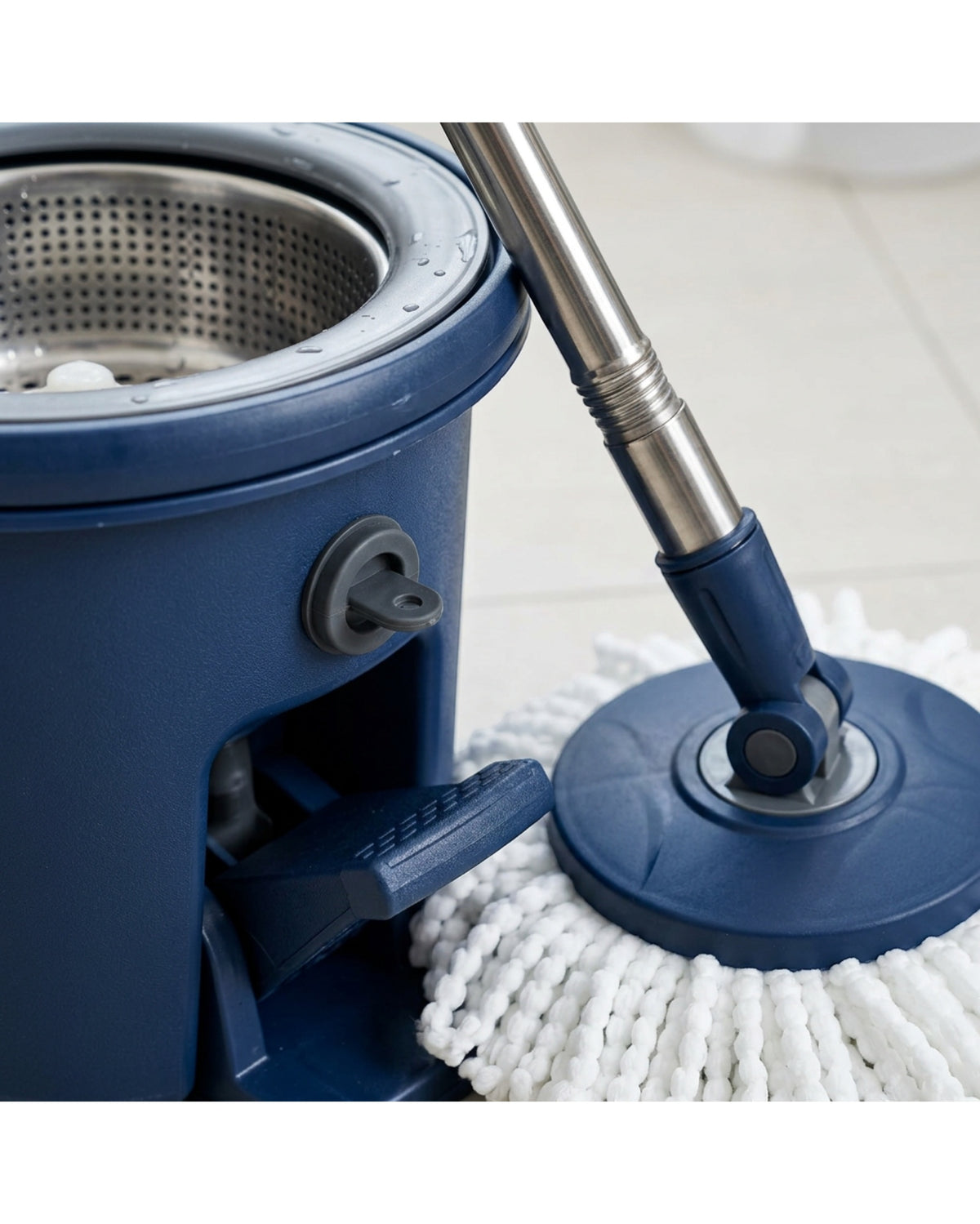Kexs Spin Mop and 16 L Bucket Set with 2 Heads Navy - Detail view